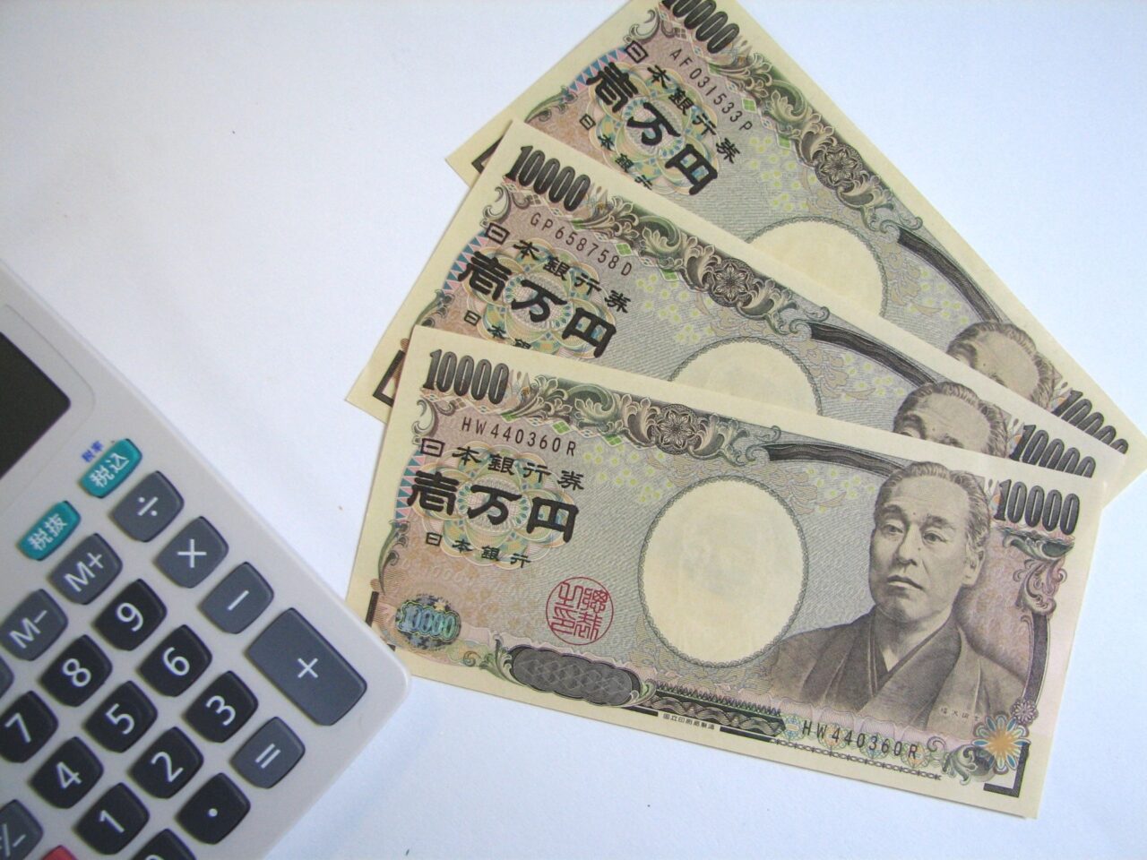 一万円札と電卓