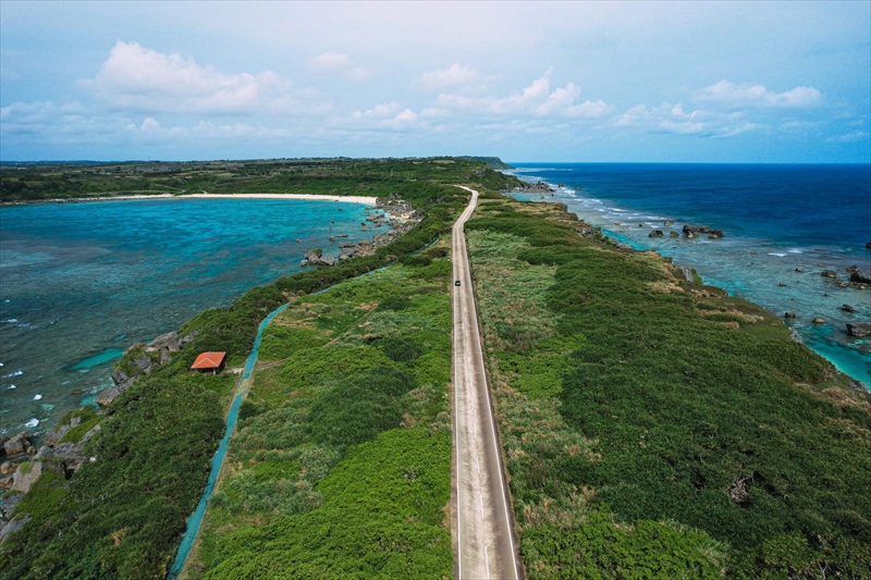 海外線を走る道路