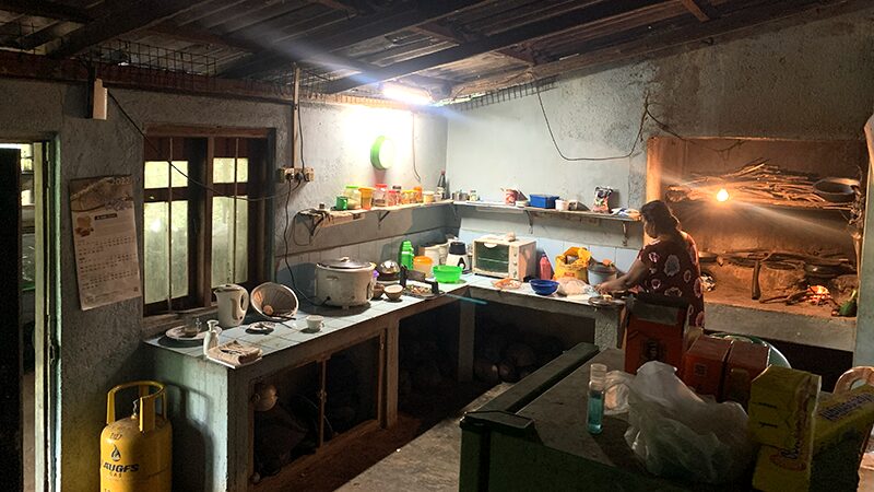 スリランカ農村部家庭の台所