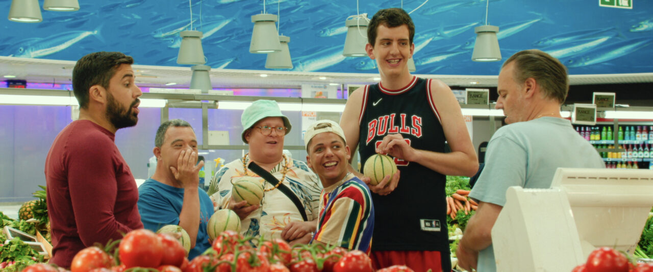 映画『サムシング・エクストラ！やさしい泥棒のゆかいな逃避行』の一場面